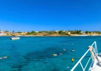 Aruba Menggoda Wisatawan: Pantai Biru, Ekonomi Meningkat, dan Kebijakan Baru