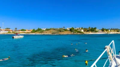 Aruba Menggoda Wisatawan: Pantai Biru, Ekonomi Meningkat, dan Kebijakan Baru