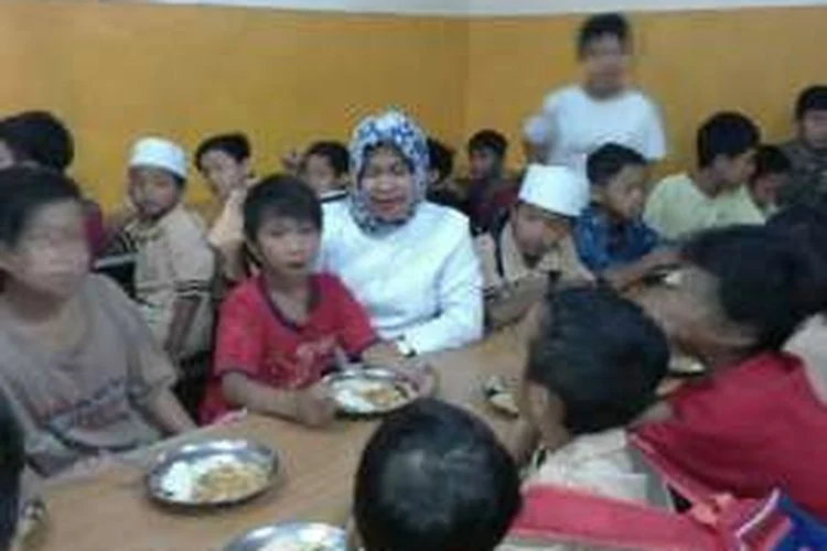Bocah Pemulung Viral di Cakung Akhirnya Dipertemukan Kembali dengan Ibu di Sumedang