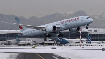 Detik-detik pesawat Air Canada Express tabrak mobil damkar, petugas ATC panik: Stop, stop, stop – Apa yang terjadi?