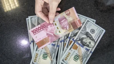 Dolar AS Menguat di Tengah Ketegangan Timur Tengah, Rupiah Tertekan, IHSG Tetap Stabil
