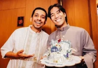 Enzy Storia ziarah dan bawa kue ulang tahun ke makam Vidi Aldiano [titlebase] – Momen Haru yang Menggugah