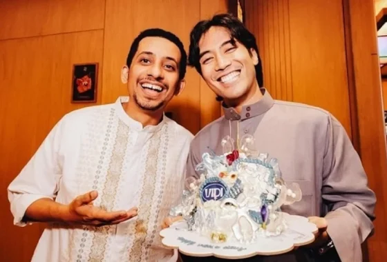 Enzy Storia ziarah dan bawa kue ulang tahun ke makam Vidi Aldiano [titlebase] – Momen Haru yang Menggugah