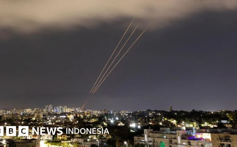 Foto: Serangan rudal Iran ke Israel ciptakan kawah [titlebase] – Dampak Menggemparkan di Timur Tengah