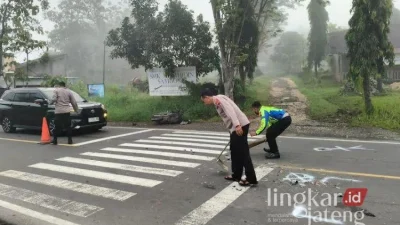 Gagal menikung, Avanza terguling di Blora [titlebase] – Tragedi di Jalan Raya yang Mengguncang