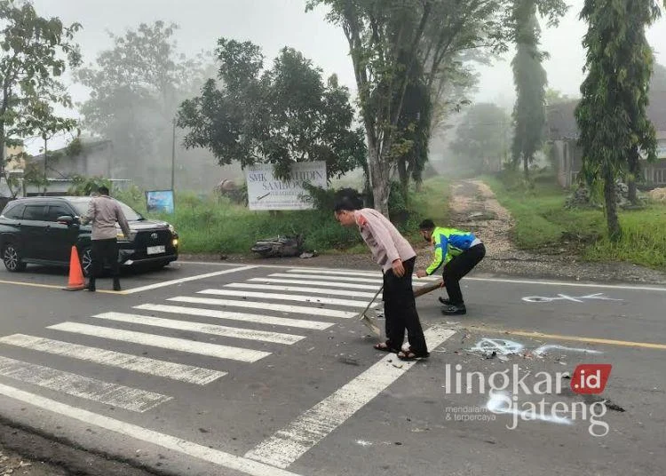 Gagal menikung, Avanza terguling di Blora [titlebase] – Tragedi di Jalan Raya yang Mengguncang
