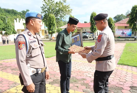 Gugur saat tugas Lebaran, pangkat Brigadir Fajar dinaikkan [titlebase] – Penghormatan Terakhir Kepada Pahlawan Polri