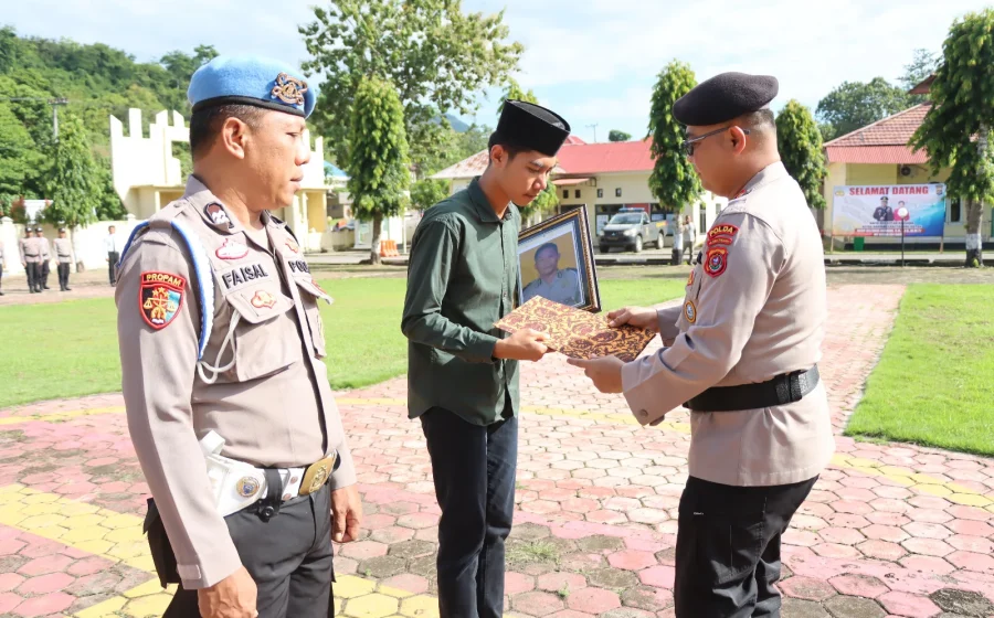 Gugur saat tugas Lebaran, pangkat Brigadir Fajar dinaikkan [titlebase] – Penghormatan Terakhir Kepada Pahlawan Polri