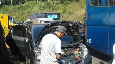 Hati-hati jalur Gentong malam ini macet horor bikin gas mobil hilang, pemudik antre dinginkan mesin [titlebase] – Waspada Kemacetan Ekstrem!