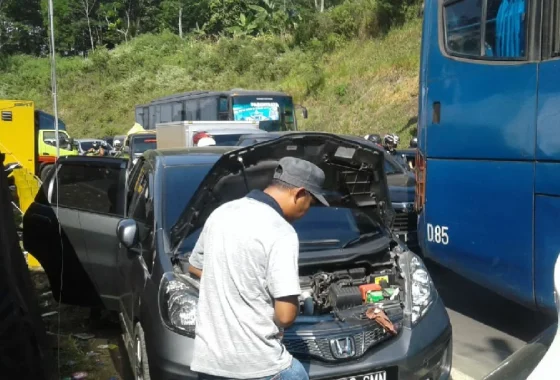 Hati-hati jalur Gentong malam ini macet horor bikin gas mobil hilang, pemudik antre dinginkan mesin [titlebase] – Waspada Kemacetan Ekstrem!