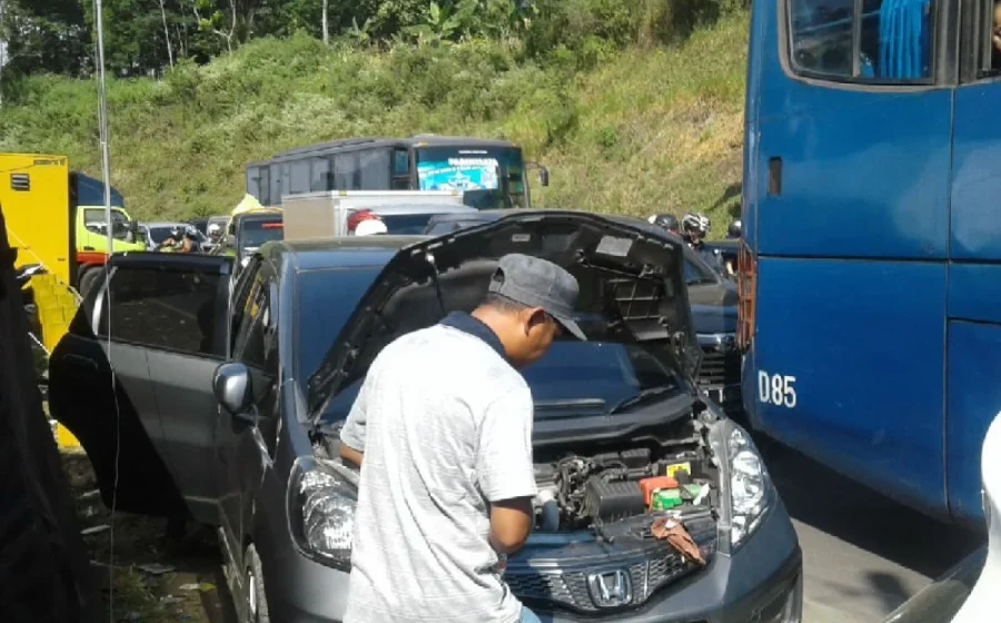 Hati-hati jalur Gentong malam ini macet horor bikin gas mobil hilang, pemudik antre dinginkan mesin [titlebase] – Waspada Kemacetan Ekstrem!