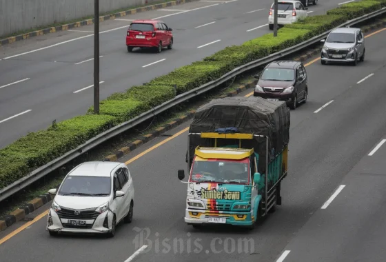 Kemenhub sanksi 124 perusahaan truk yang langgar aturan pembatasan arus mudik [titlebase] – Pemerintah Tegas Atur Lalu Lintas Mudik