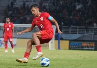 Kisah keluarga Dony Tri Pamungkas, perjuangan ibu jual es kelapa hingga anaknya bela timnas [titlebase] yang menginspirasi