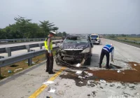 Korban kecelakaan Tol Solo-Ngawi, alami luka di kepala, meninggal dalam perjalanan ke RSUD Sragen [titlebase] – Tragedi yang Mengguncang Pengendara