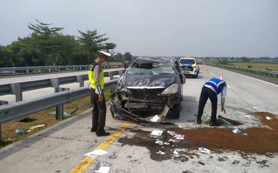 Korban kecelakaan Tol Solo-Ngawi, alami luka di kepala, meninggal dalam perjalanan ke RSUD Sragen [titlebase] – Tragedi yang Mengguncang Pengendara