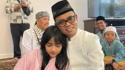 Risih Fuji dijodoh-jodohkan dengan Arap, Haji Faisal: Kenapa anak saya dilebih-lebihkan banget [titlebase] – Kontroversi Terbaru