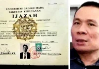 Rismon Sianipar Datangi Kediaman Jokowi di Solo Bawa Ulos Batak dan Makanan sebagai Simbol Itikad Baik
