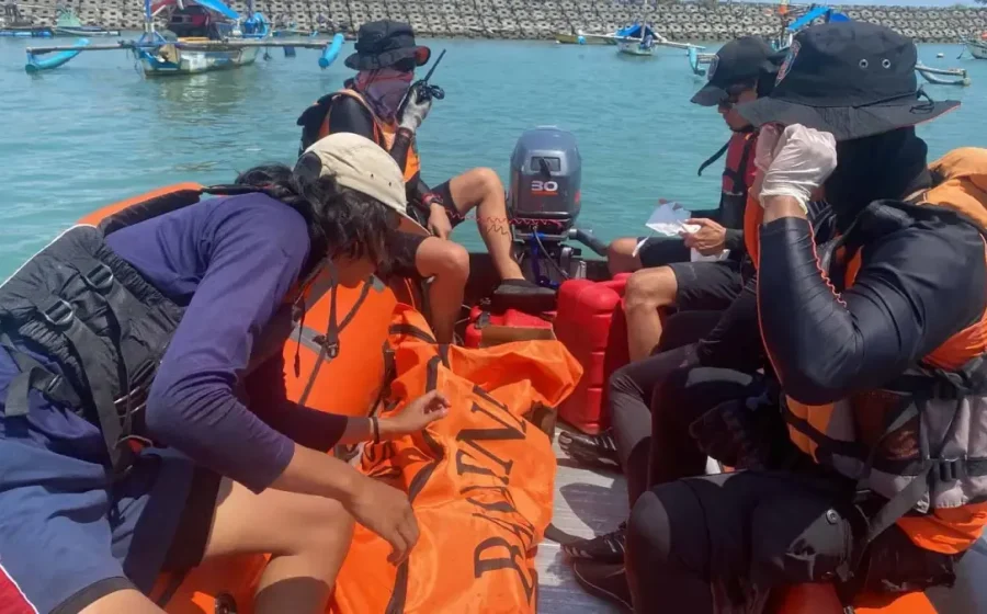 Sebanyak 10 orang tersambar petir dan satu tewas di Pantai Lumajang [titlebase] – Tragedi Mengguncang Liburan