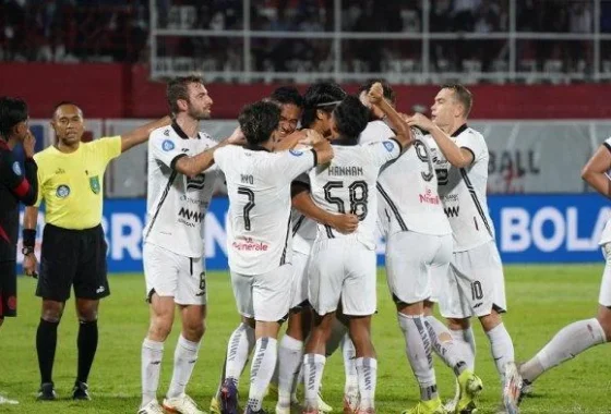 Sinyal Hot Transfer di Luar Dugaan Liga 1 2026: Persib and Persebaya Bikin Persija Kebakaran Jenggot [titlebase] – Drama Transfer Terpanas Tahun Ini