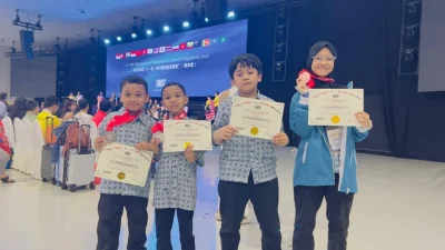 Tiga siswa SMAMX harumkan Indonesia di Singapura, ini kisahnya [titlebase] – Prestasi Gemilang di Kancah Internasional