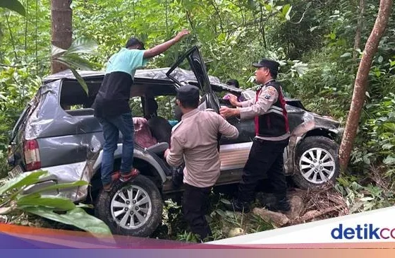 Tragedi Mengguncang: Mobil rombongan pengantin masuk jurang di Layang Lekat Bengkulu Tengah, korban tewas jadi 3 orang [titlebase]