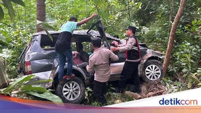 Tragedi Mengguncang: Mobil rombongan pengantin masuk jurang di Layang Lekat Bengkulu Tengah, korban tewas jadi 3 orang [titlebase]