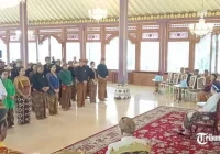 Viral Abdi Dalem Keraton Solo Dapat THR Rp14.000, Dibagikan Pakubuwono XIV – GenPI.co – GenPI.co