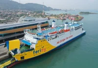 Viral Bapak Rela Terjepit Kapal Saat Arus Mudik Demi Selamatkan Istri dan Anak, Ini Kronologi Kejadian – Priangan Timur News – Priangan Timur News