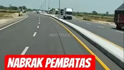 Viral Detik-detik Avanza Nabrak Guardrail, Besi Pembatas Nembus Bodi Mobil – detikoto: Kronologi Lengkap dan Dampak