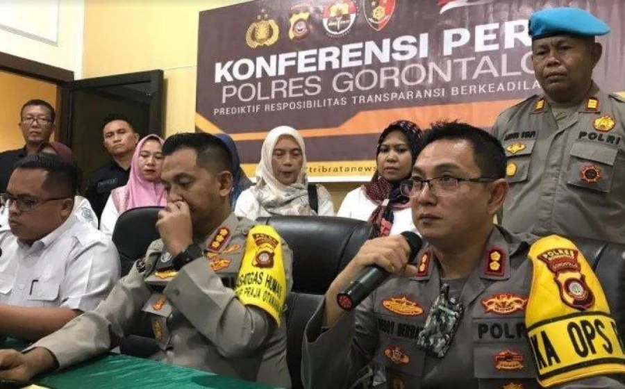 Viral! Guru di Depok Terseret Kasus Brosur Seks – Berita Borneo: Fakta Lengkap dan Reaksi Publik