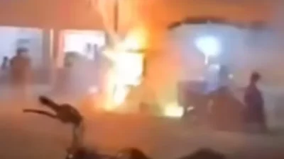 Viral Lapak Kembang Api Terbakar di Jombang, Petasan Meledak Beruntun di Jalan Raya – iNews.ID: Kronologi Lengkap dan Tindakan Pemerintah