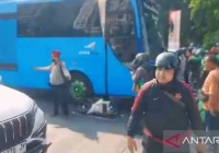 Viral! Pemotor Tewas Terlindas Bus TransJatim di Lamongan – iNews.ID: Tragedi Menggemparkan di Jawa Timur