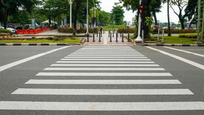 Warga inisiatif buat zebra cross di Tebet, Dinas Bina Marga merespons [titlebase] – Jalan Aman untuk Pejalan Kaki