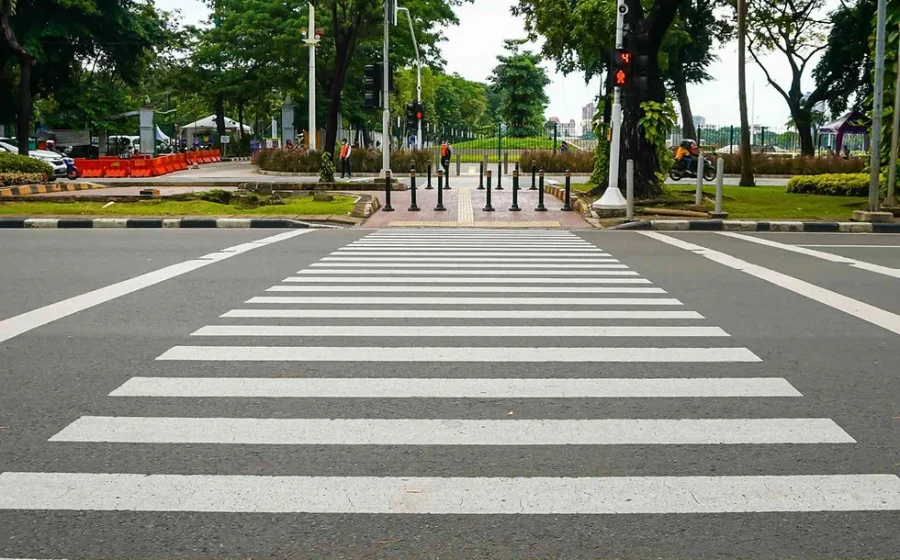 Warga inisiatif buat zebra cross di Tebet, Dinas Bina Marga merespons [titlebase] – Jalan Aman untuk Pejalan Kaki