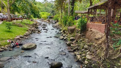 2 mahasiswi terseret arus sungai saat berswafoto di wisata Wira Garden Lampung | SAPA SIANG [titlebase] – Insiden Tragis di Area Wisata