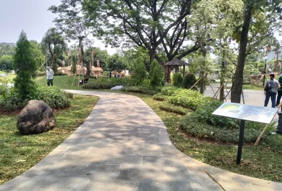 9 potret Erika Carlina dan Andrew di Taman Doa Kasih Mulia Sejati [titlebase] yang Memukau Hati Netizen