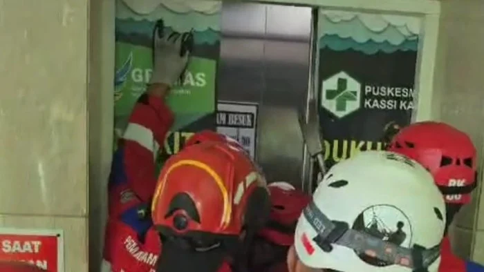 Aksi damkar evakuasi 10 penumpang MRT di Lebak Bulus terjebak dalam lift [titlebase] – Penyelamatan Cepat dan Tantangan Teknik