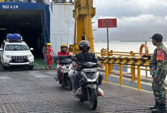 Antrean kendaraan penyeberangan Ketapang-Gilimanuk terurai [titlebase] – Jalan Bebas Macet di Perbatasan
