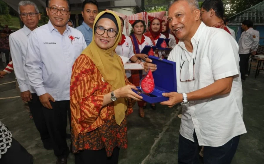 Apresiasi Zulhamdi untuk PMI Bukittinggi – IMBCNews: Penghargaan dan Dampaknya