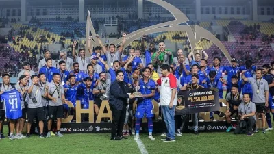 Arema Raih Kemenangan Dramatis, Fans Sorak di Kanjuruhan