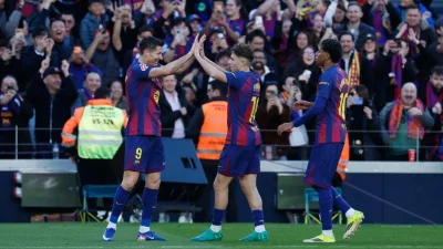 Barcelona sikat 10 pemain Atletico lewat gol telat Lewandowski, makin kukuh di puncak Liga Spanyol [titlebase] – Kemenangan Telat yang Mengguncang