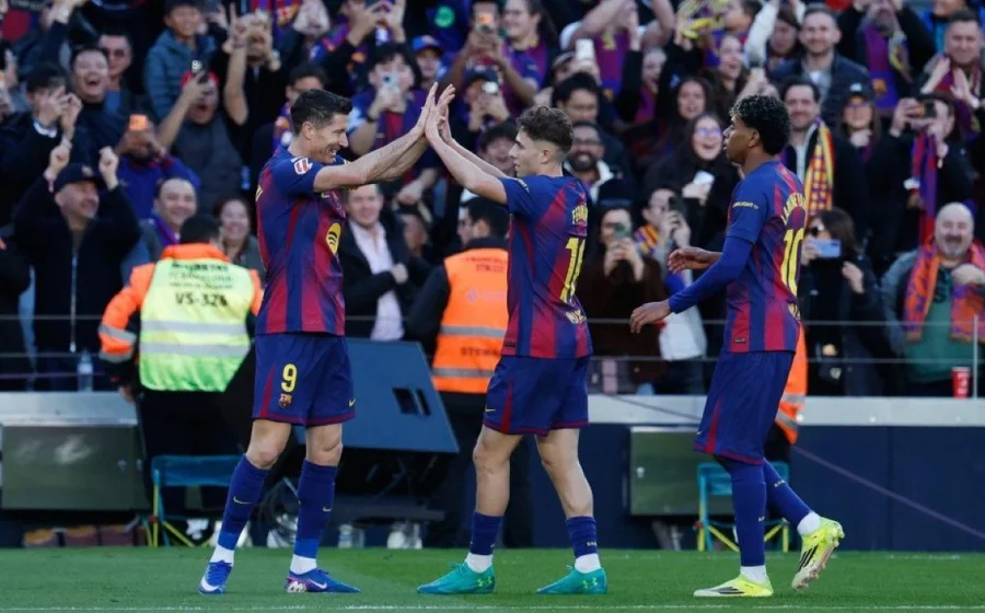 Barcelona sikat 10 pemain Atletico lewat gol telat Lewandowski, makin kukuh di puncak Liga Spanyol [titlebase] – Kemenangan Telat yang Mengguncang