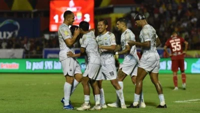 Beckham dan Adam Alis siap berburu gol di Padang, JC dan Teja perkuat tembok pertahanan [titlebase] – Persiapan Menyongsong Laga Besar