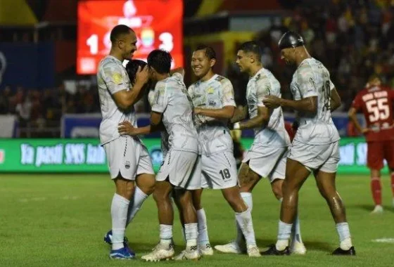 Beckham dan Adam Alis siap berburu gol di Padang, JC dan Teja perkuat tembok pertahanan [titlebase] – Persiapan Menyongsong Laga Besar