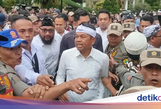 Berita Viral: Reaksi Dedi Mulyadi usai Korlantas Berlakukan Kebijakannya dan Ajakan Khusus untuk Warga Jawa Barat Nikah di KUA – tvOneNews