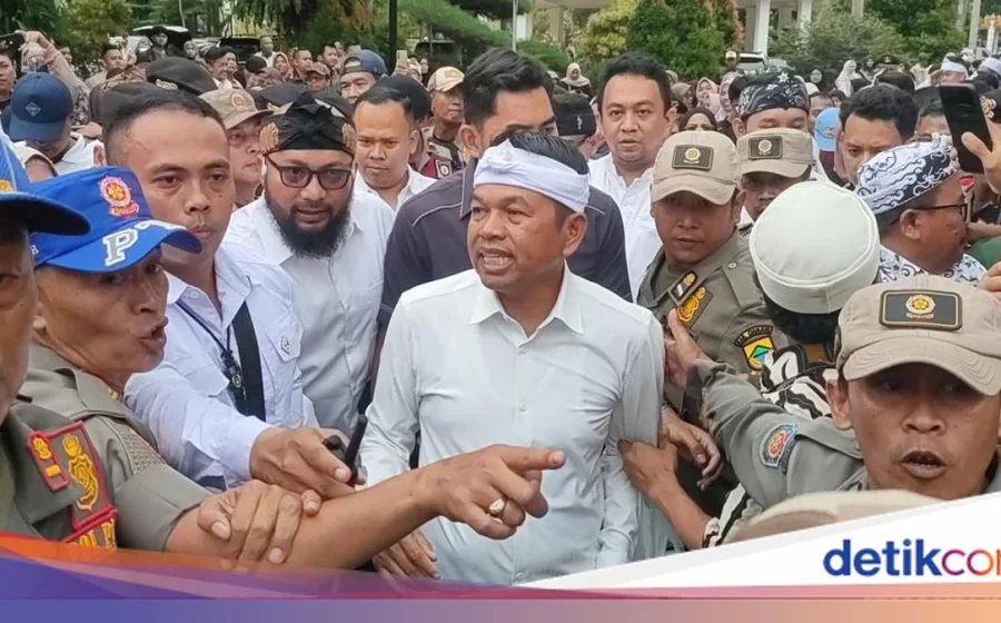 Berita Viral: Reaksi Dedi Mulyadi usai Korlantas Berlakukan Kebijakannya dan Ajakan Khusus untuk Warga Jawa Barat Nikah di KUA – tvOneNews