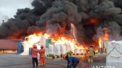 BPBD catat ada 19 rumah terdampak akibat kebakaran SPBE di Bekasi: Dampak dan Tindakan Penanggulangan