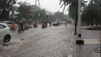 BPBD Jakarta: 4 ruas jalan dan 1 RT terendam banjir pagi ini [titlebase] – Warga Terdesak Air