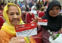 Bukittinggi “Gedor” Kemiskinan, 394 Keluarga Disuntik Bantuan – IMBCNews: Penanganan Krisis Terbaru