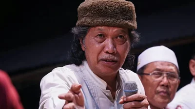Cak Nun: Intelektual Sunyi di Era Viral (Bising) – redaksi.duta.co | Analisis Mendalam